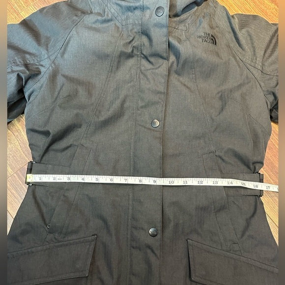 The North Face outer borrough Parka - Picture 12 of 13